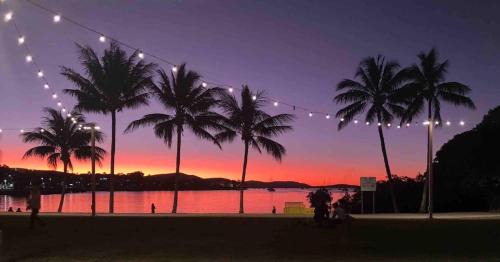 Airlie Beach Apartment | Ocean Views 1Br with Full Kitchen No Steep Hills