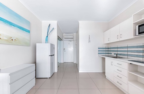 Airlie Beach Hotel | Ocean views 27A