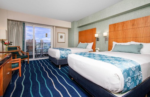 Ala Moana Hotel | Ocean Views from balcony Walk to Beach and Mall 3024