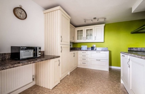 Dawlish Apartment | Ocean views, peace and quiet in this homely flat