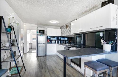 Kings Beach Apartment | Ocean Views & Rooftop on Saltair - Kings Beach