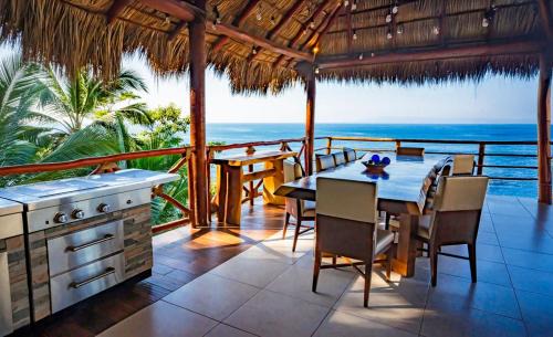 Boca de Tomatlan Villa | Oceanfront 5BR Up to 16 pax