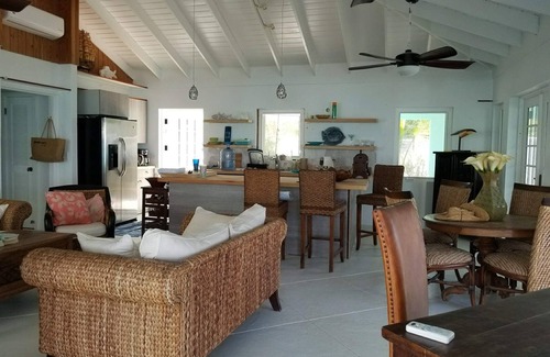 Andros Town House | Oceanfront- Andros Retreat -Fresh Creek-4BR