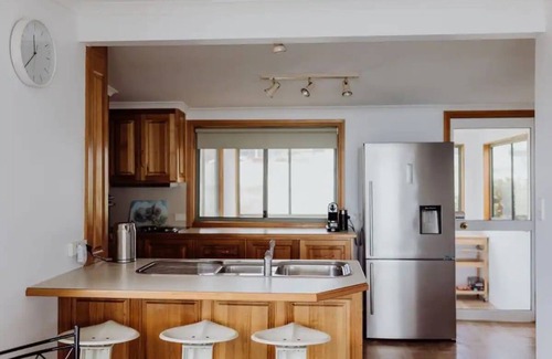 Bicheno Apartment | OceanFront - Absolute Waterfront