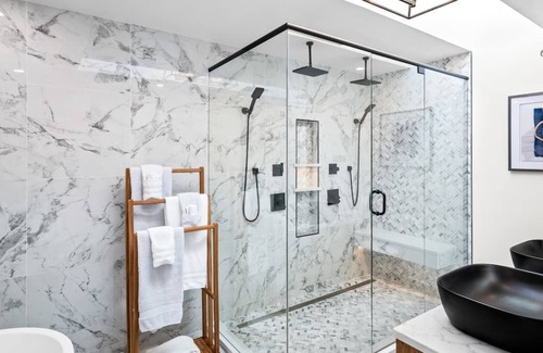 Sooke House | Oceanfront Beach Escape