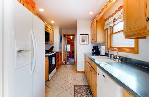 Perry House | Oceanfront Cabin with Deck, Grill, Firepit, and Free High-Speed WiFi