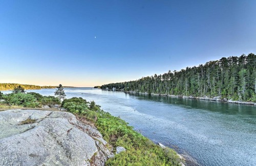 Boothbay Harbor House | Oceanfront Cottage with Deck 2 Mi to Boothbay Harbor