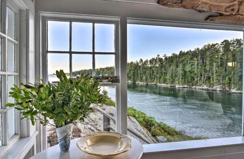 Boothbay Harbor House | Oceanfront Cottage with Deck 2 Mi to Boothbay Harbor