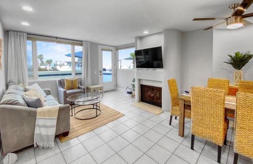 South Mission Beach House | Oceanfront Condo with Front Patio, Gas Grill, Fire Pit - Prime Location!