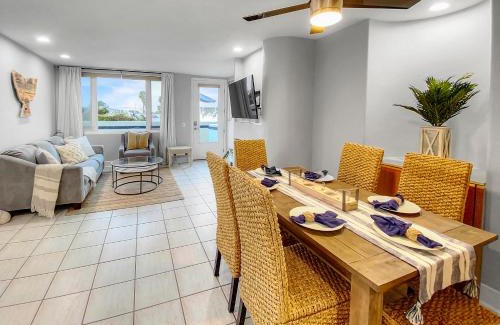 South Mission Beach House | Oceanfront Condo with Front Patio, Gas Grill, Fire Pit - Prime Location!