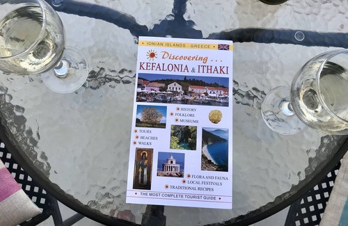 Poros Apartment | Oceanfront couple’s apartment * village center * 50 m from the beach.