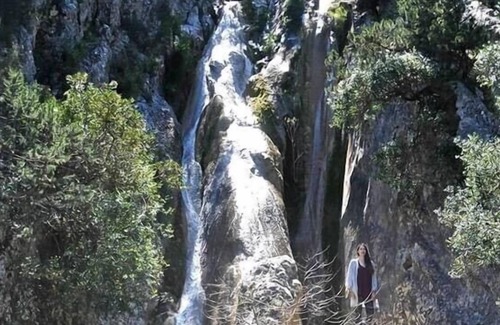 Poros Apartment | Oceanfront couple’s apartment * village center * 50 m from the beach.