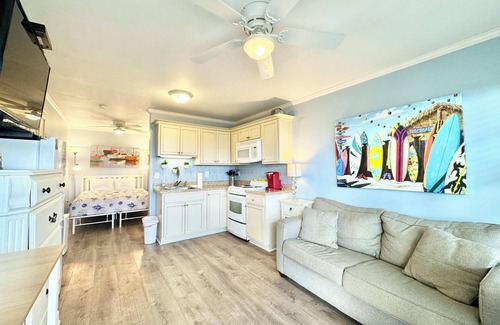 Atlantic Beach Condo | OCEANFRONT DUNESCAPE VIEW Pool 400 MBps WiFi Kitchen