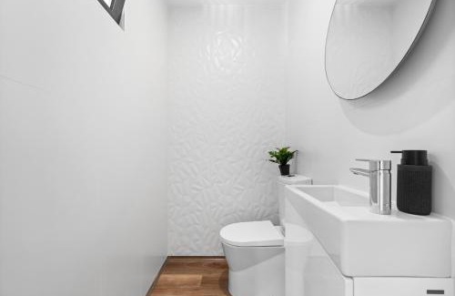 Camara de Lobos Apartment | Oceanfront Elegance Madeira Retreat