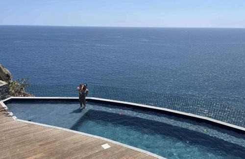 Camara de Lobos Apartment | Oceanfront Elegance Madeira Retreat