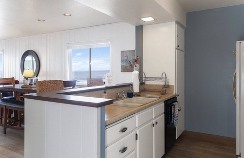 San Simeon Condo | Oceanfront Escape : 4 BR, 3 BA Condominium in San Simeon, Sleeps 10