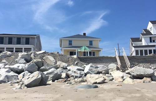 Scituate House | Oceanfront~Families & Pets welcome ~Renovated~AC