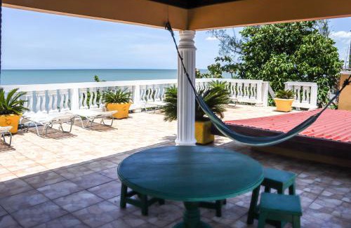 Black River Villa | Oceanfront Family Villa