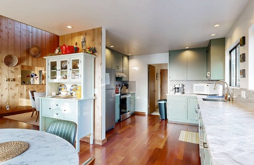 Sea Ranch House | Oceanfront Home with Hot Tub, Deck, Shared Pool Access, & WiFi - Dogs OK