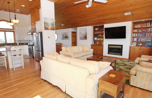 Duck House | OCEANFRONT, Private Pool, Private Beach Access, Hot Tub, SSV124, Aint Life Grand