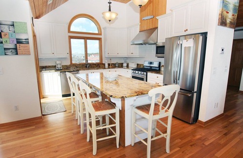 Duck House | OCEANFRONT, Private Pool, Private Beach Access, Hot Tub, SSV124, Aint Life Grand