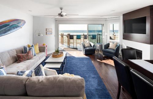 South Mission Beach House | Oceanfront, two-level condo with stunning view, decks, fast WiFi & fireplace