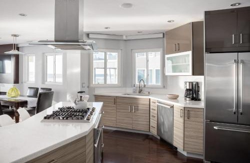 South Mission Beach House | Oceanfront, two-level condo with stunning view, decks, fast WiFi & fireplace