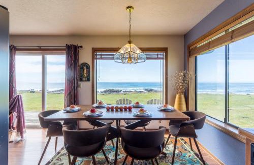 Yachats House | Oceanfront Wave Watching with Hot Tub! Beyond the Sea