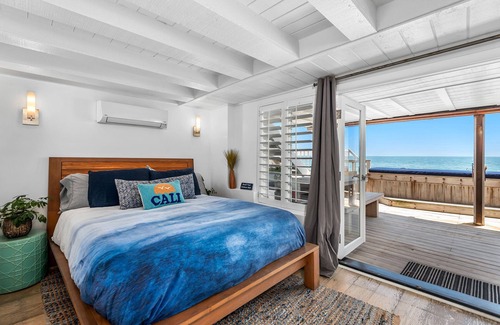 Eastern Malibu House | Oceanfront with Hot Tub, BBQ, Private Beach, Dog Friendly