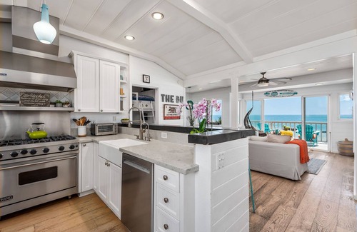 Eastern Malibu House | Oceanfront with Hot Tub, BBQ, Private Beach, Dog Friendly