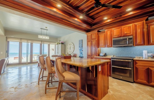 Boca Ciega Condo | Ocean’s Edge 1A – Ground-Floor Beachfront Condo on Ambergris Caye