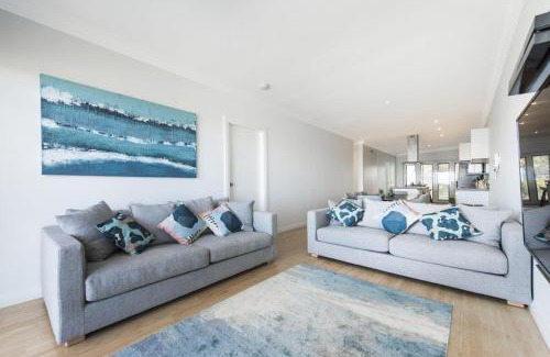 Lancelin House | Oceans View - Luxury Apartment with ocean views