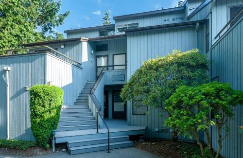 Birch Bay Apartment | Oceanview Escape at Birch Bay with indoor Pool & Hot Tub