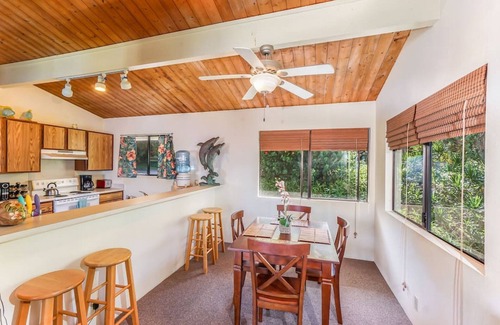 Opihihale Apartment | Oceanview Escape in Captain Cook | Peaceful Island Retreat