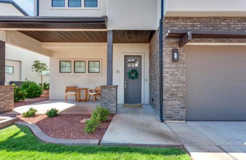 Santa Clara House | Ocotillo Springs 18 Sleeps 23, Community Pool and Hot Tub, Beautiful View of Ocotillo Springs Amenities