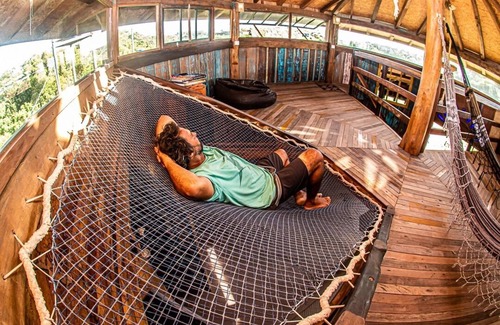 Laguna House | Octagonal house in demolition wood (OkaMauna)