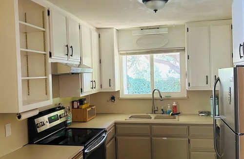 Dunsmuir House | Offers single guests & groups a quiet stay near Mt. Shasta, fuel & amenities.