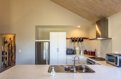 Ohakune House | Ohakune Holiday Home Retreat with Hot Tub