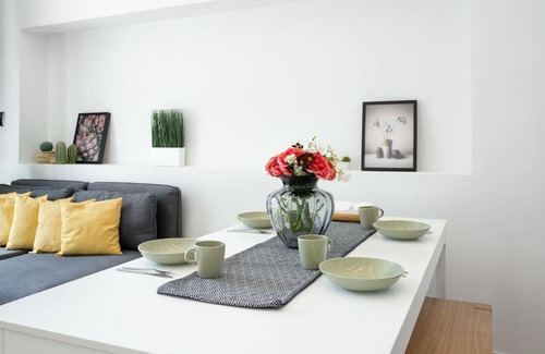 Am Alten Sudlichen Friedhof Apartment | Oktoberfest Oasis for up to 12