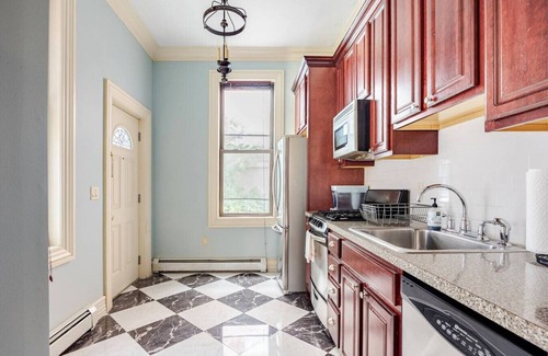 Union City Apartment | Old Charm, Modern Comfort: 5 min to NYC, BBQ