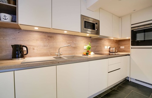 Port Isaac Apartment | Old Cobblers, Port Isaac, modern accommodation which sleeps 4 and welcomes dogs