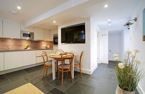 Port Isaac Apartment | Old Cobblers, Port Isaac, modern accommodation which sleeps 4 and welcomes dogs