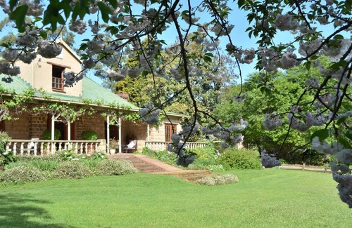 Curry's Post Hotel | Old Halliwell Country Inn