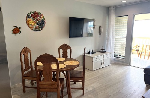 Ualapue Condo | Old Hawaii at its best Molokai Wavecrest Resort with Ocean and West Maui views