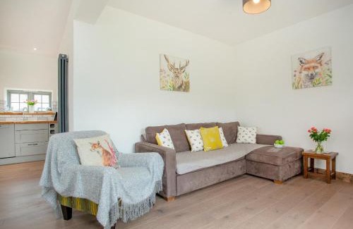 Honiton House | Old Highwood - Hog End
