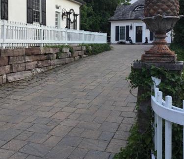 Old Town Historic District Bed & Breakfast | Old Ivy Walk