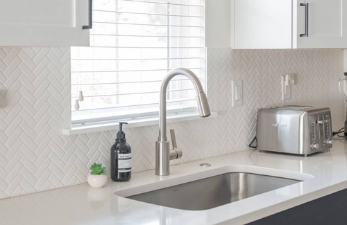 Southern Crossing House | Old Mill Cottage: Steps to Old Mill and Deschutes