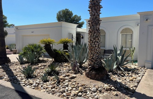 Tucson Condo | Old-School Charm on the Course – Patio Views & Sleeps 6