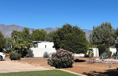 Tucson Condo | Old-School Charm on the Course – Patio Views & Sleeps 6