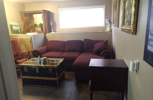 Chemainus House | Old Town Charmer In-Law Suite Walking Distance To Beach and Ammenities